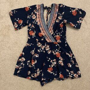 Mi ami. Size Small. Back Zip Romper. Crossover Bodice. Lined Pant. B88.